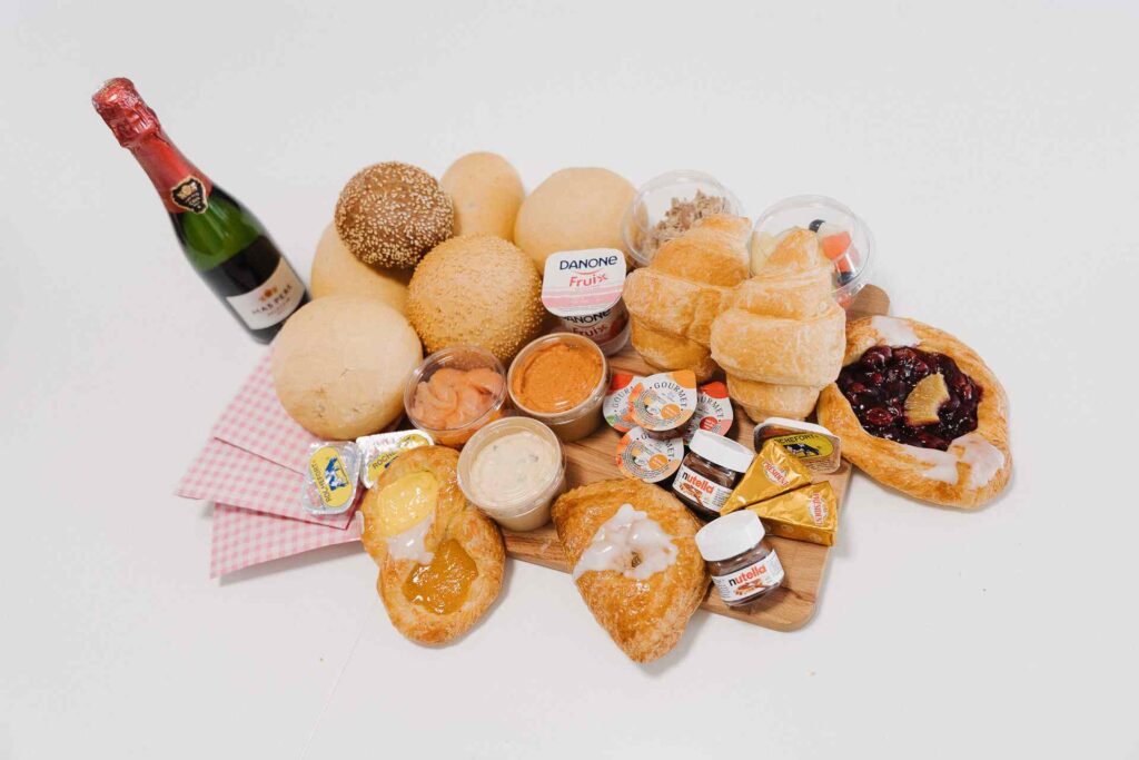 t-brakske-pistolets-croissant-koffiekoek-cava